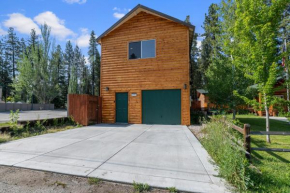 The Bear Den - DREAM LOCATION WALKING DISTANCE TO LAKE AND VILLAGE!